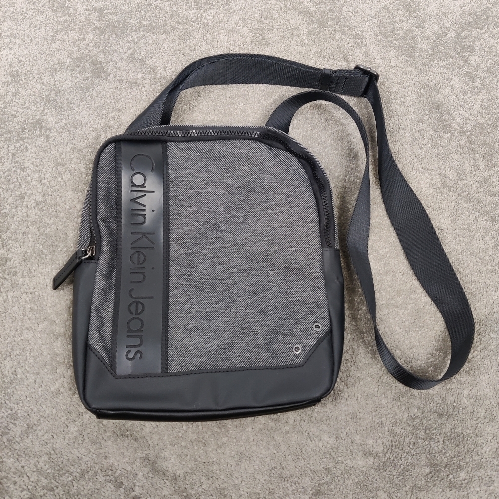 Calvin Klein Jeans Men's Reporter Bag In Black And Gray Denim Crossbody Bag